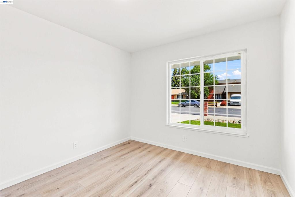 36571 Spruce St Property Photo 24