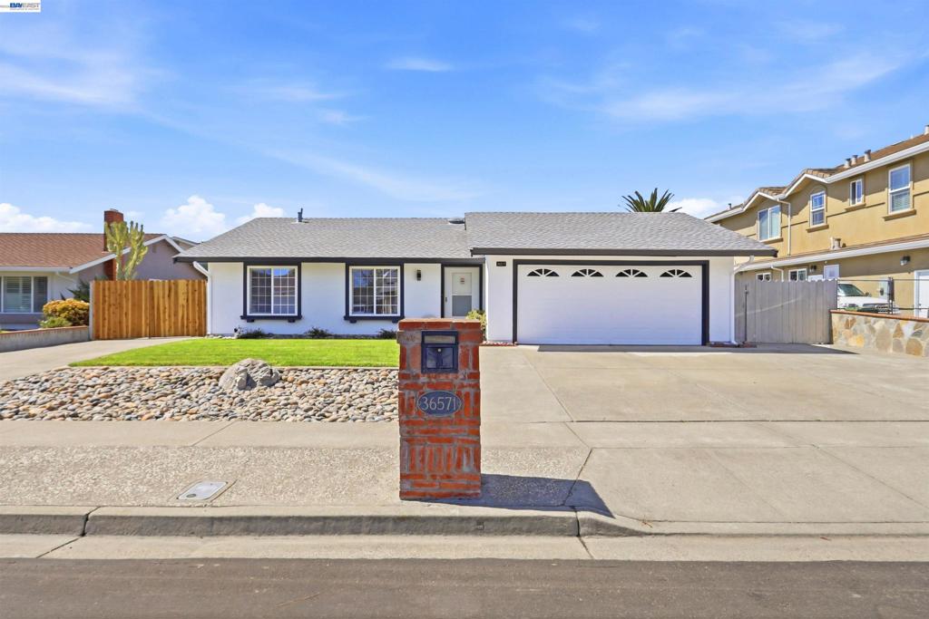 36571 Spruce St Property Photo 39