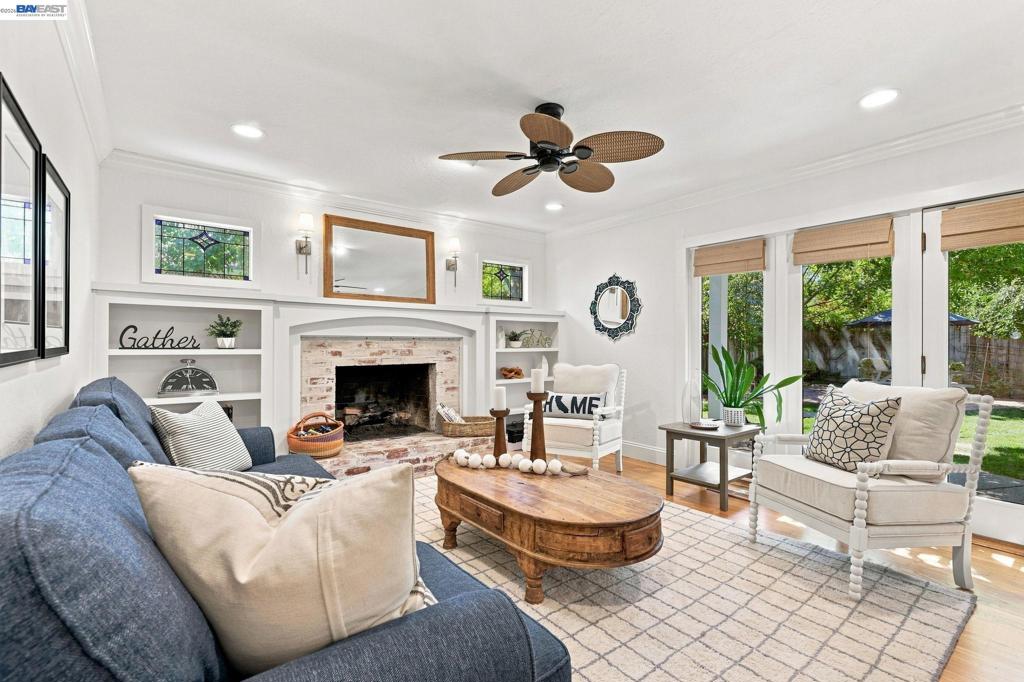 1712 Beachwood Way Property Photo 3
