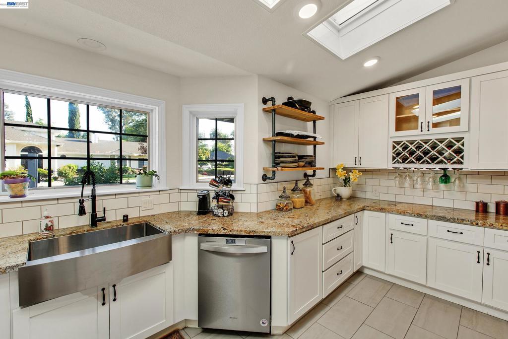 1932 College Ave Property Photo 10