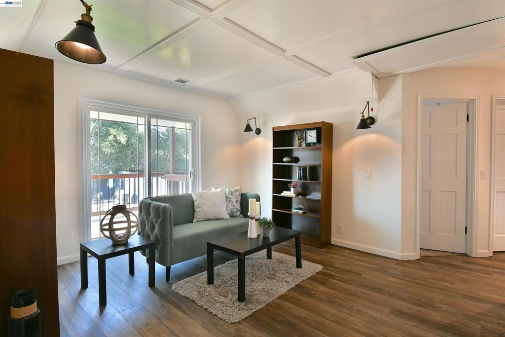 1932 College Ave Property Photo 15