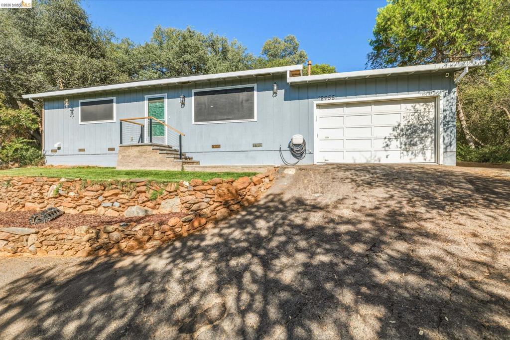 18955 North Dr Property Photo 1
