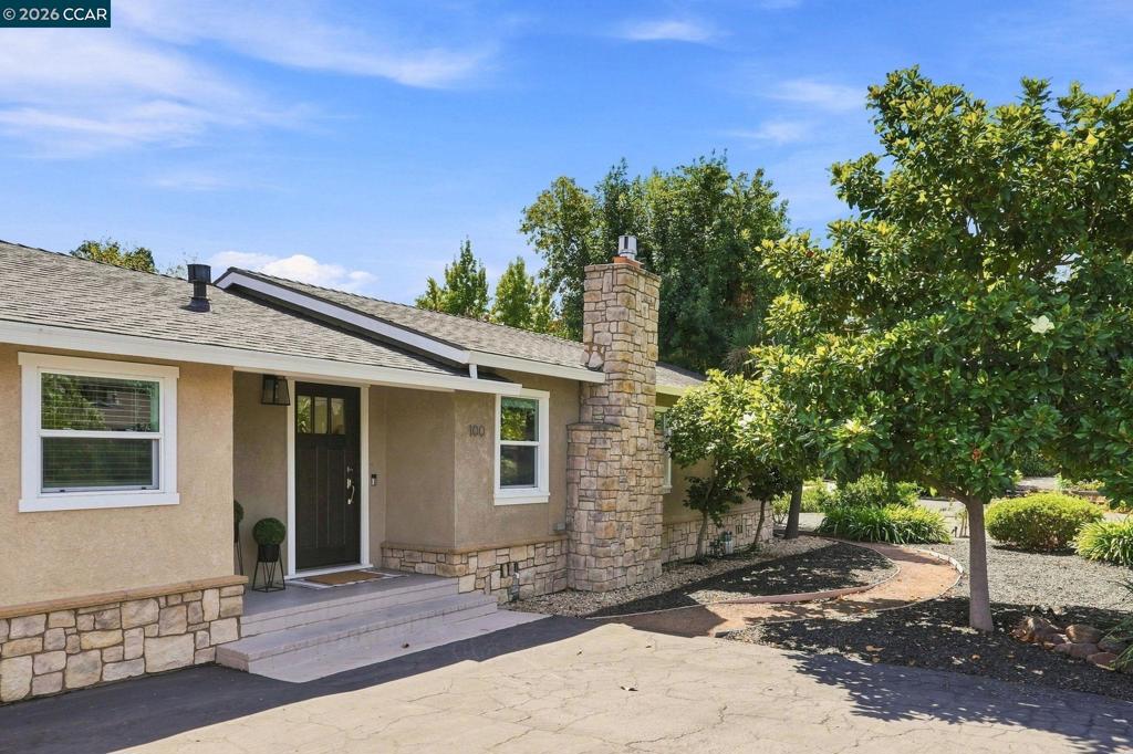 100 Pleasant Valley Dr Property Photo 1