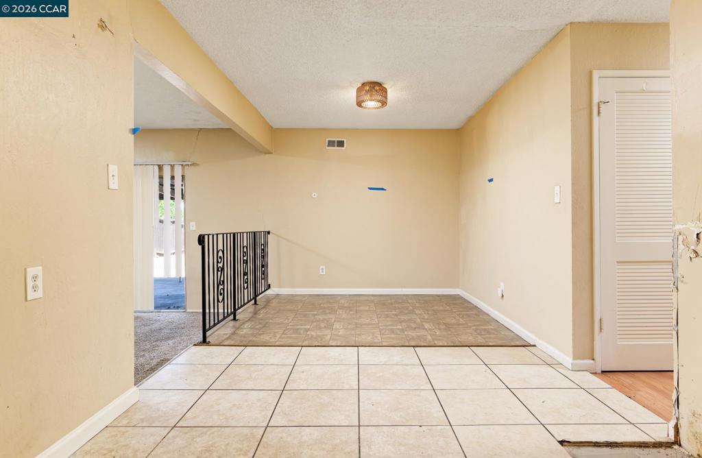 1249 Metten Ave Property Photo 3