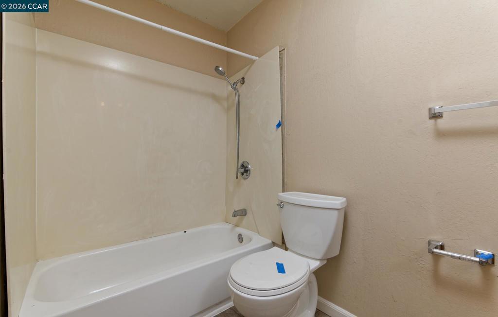 1249 Metten Ave Property Photo 6
