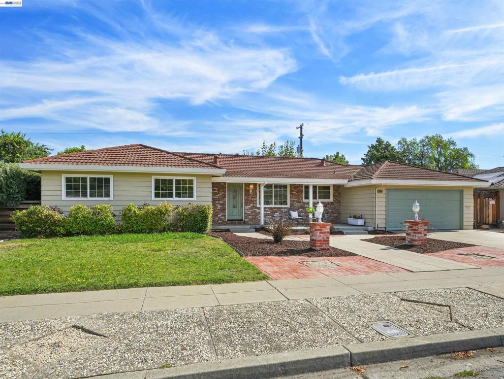38660 Kimbro St Property Photo