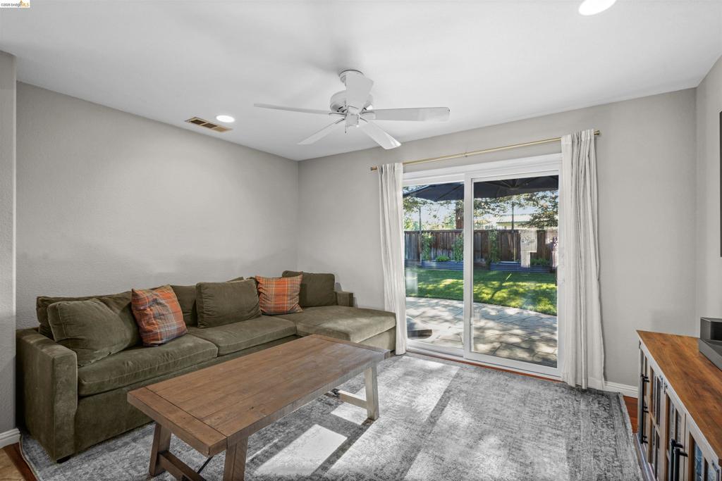 1049 Meadowgate Way Property Photo 15