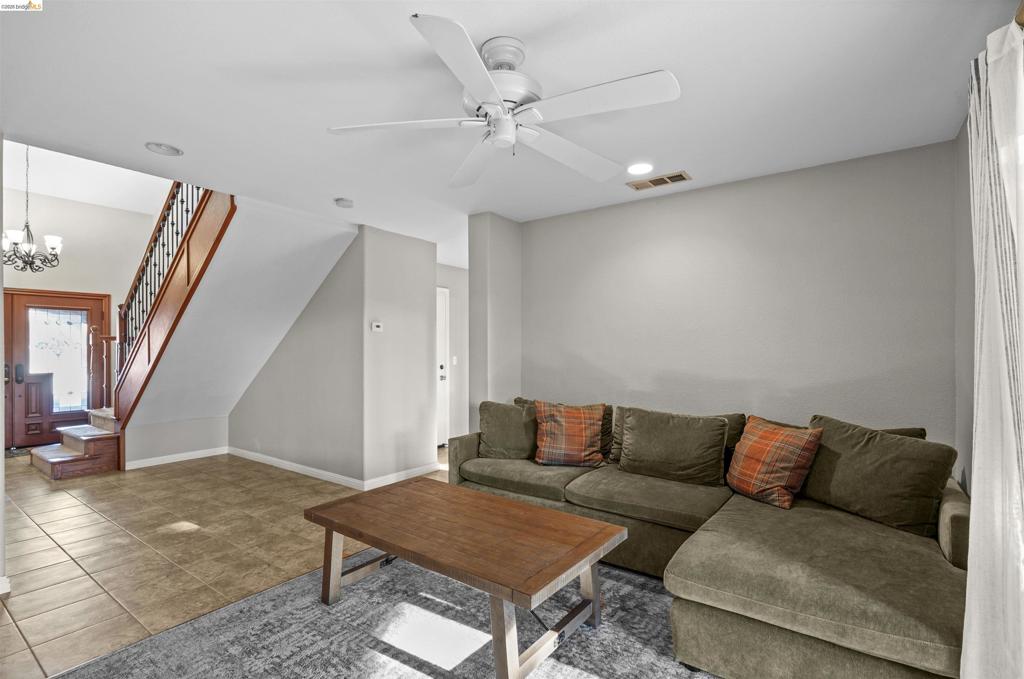 1049 Meadowgate Way Property Photo 16