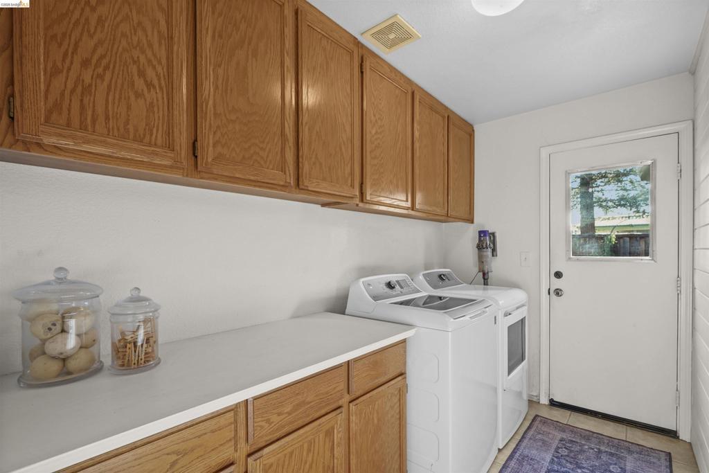 1049 Meadowgate Way Property Photo 27