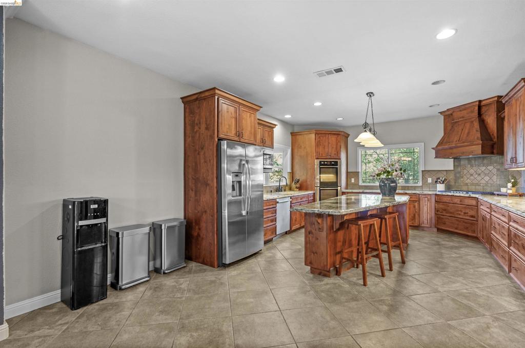 1049 Meadowgate Way Property Photo 32