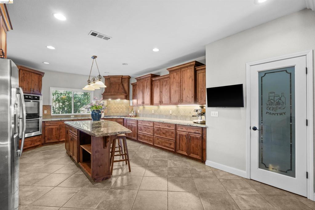 1049 Meadowgate Way Property Photo 33
