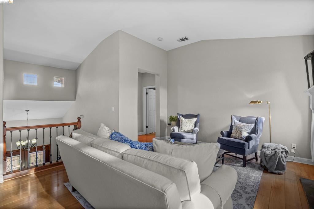 1049 Meadowgate Way Property Photo 45