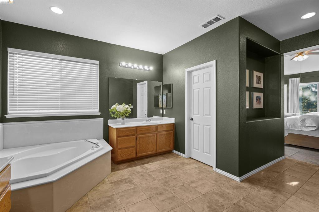 1049 Meadowgate Way Property Photo 54