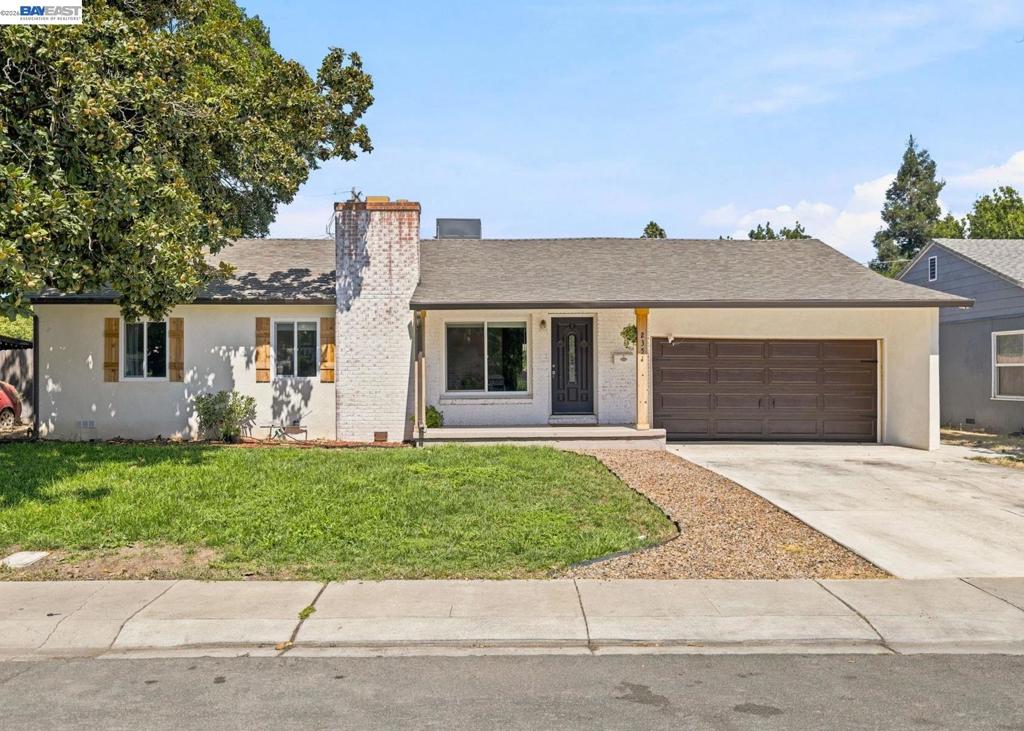 2351 W Euclid Ave Property Photo 1