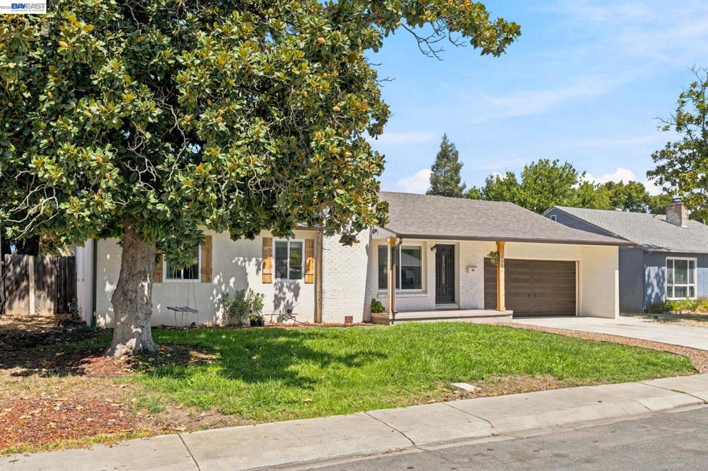 2351 W Euclid Ave Property Photo 3
