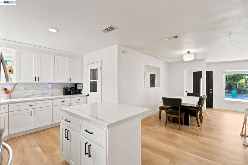 2351 W Euclid Ave Property Photo 11