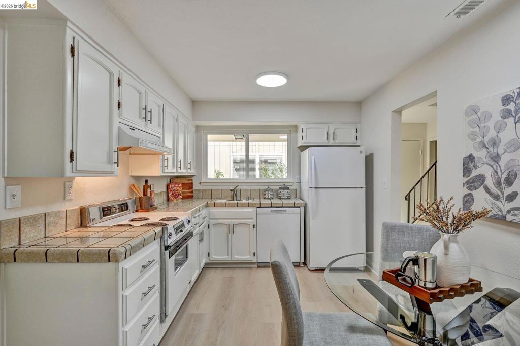 72 Rolling Green Way Property Photo 13