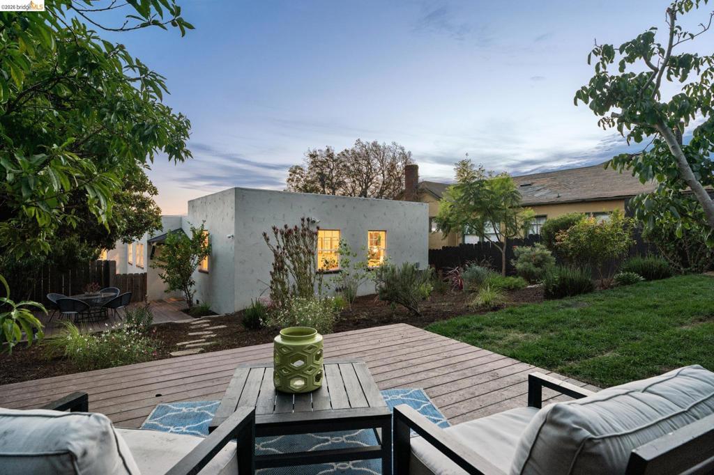 6124 Laird Ave Property Photo