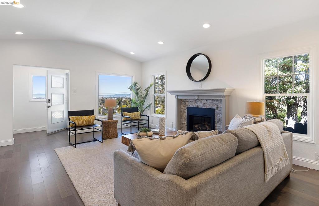 6124 Laird Ave Property Photo 3