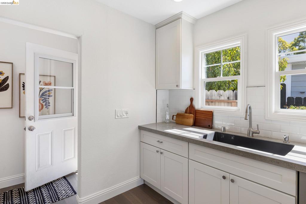 6124 Laird Ave Property Photo 22