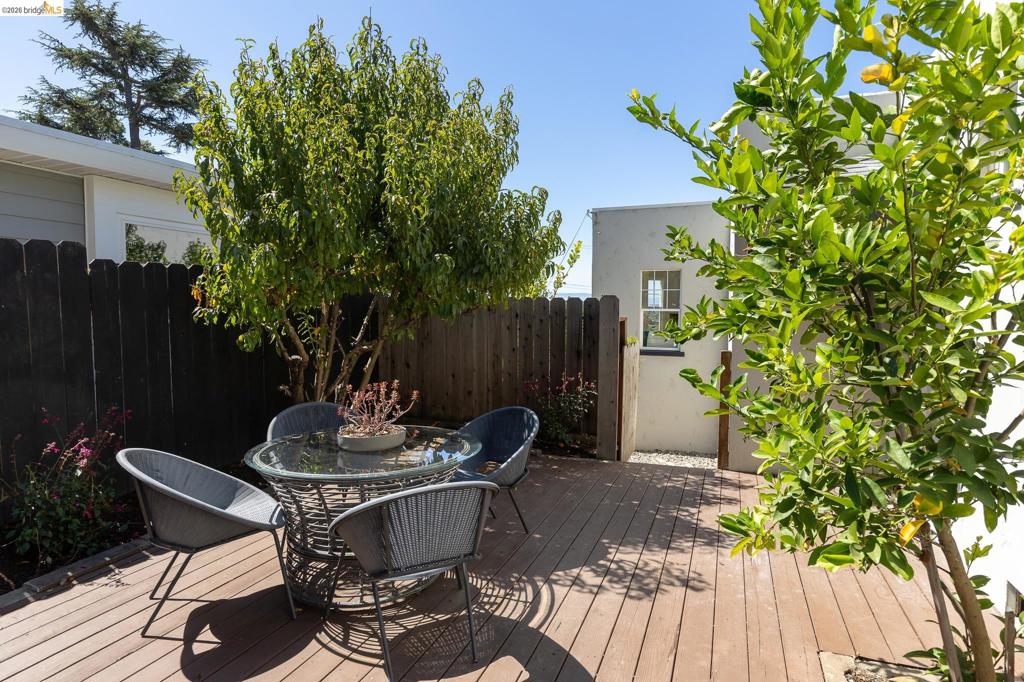 6124 Laird Ave Property Photo 43