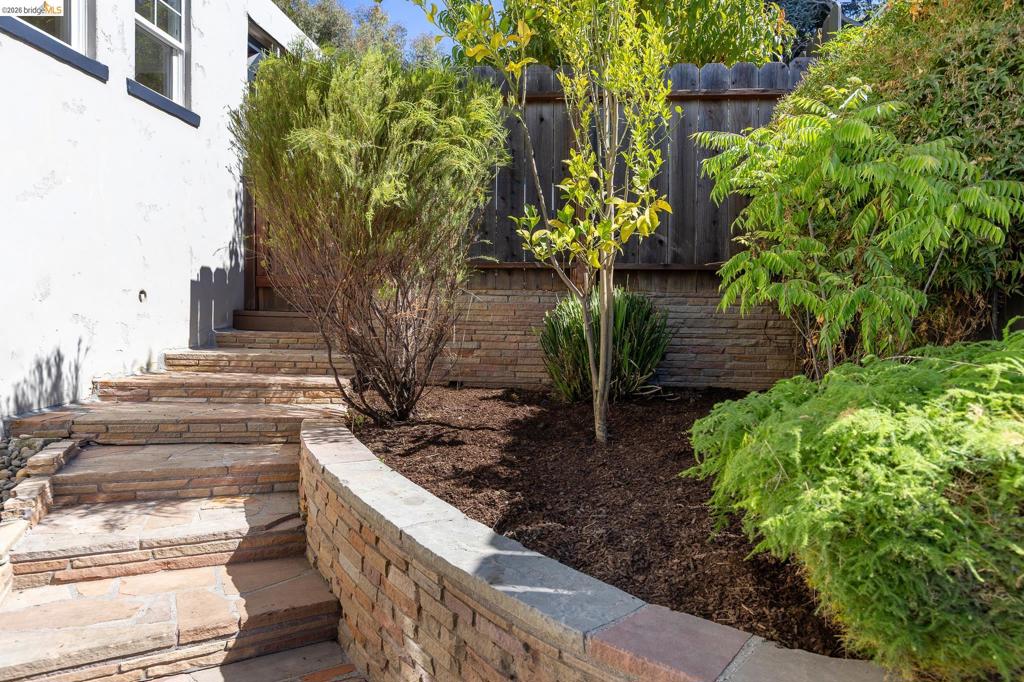 6124 Laird Ave Property Photo 61