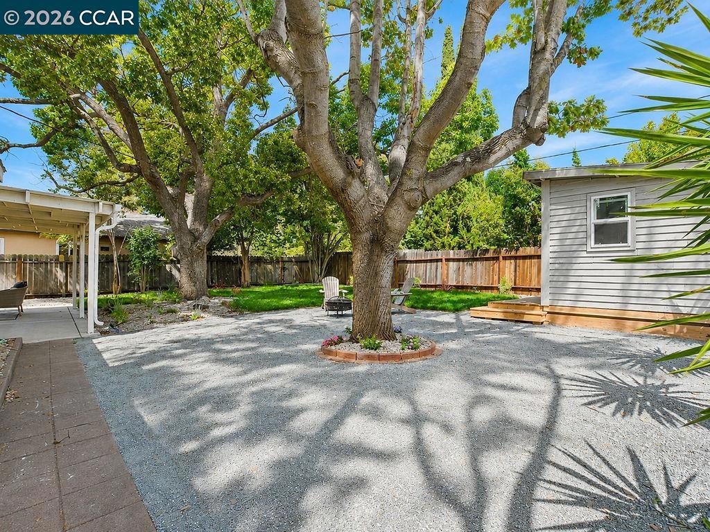 1024 Mariposa St Property Photo 27