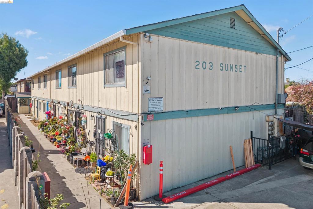 203 Sunset Blvd Property Photo 1