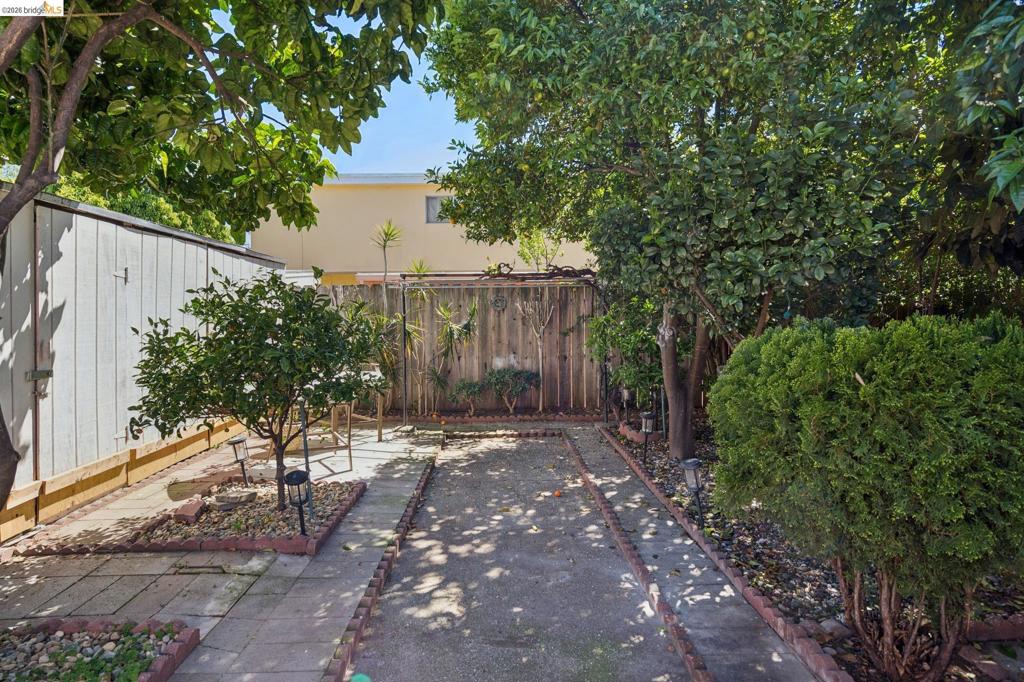 2328 Bartlett St Property Photo 47