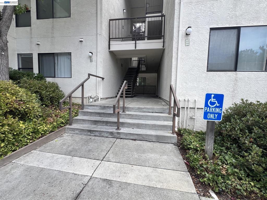 21239 Gary Dr 202e Property Photo 1
