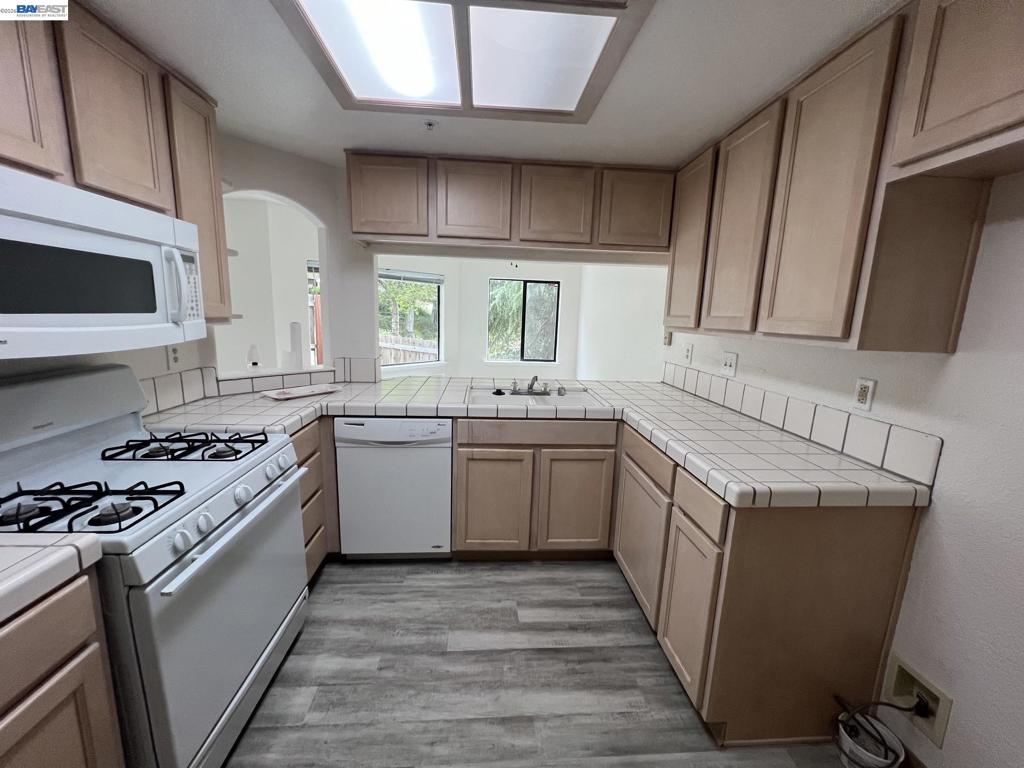 21239 Gary Dr 202e Property Photo 3