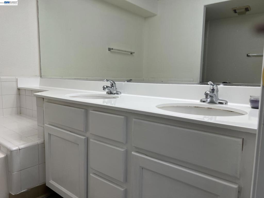 21239 Gary Dr 202e Property Photo 6