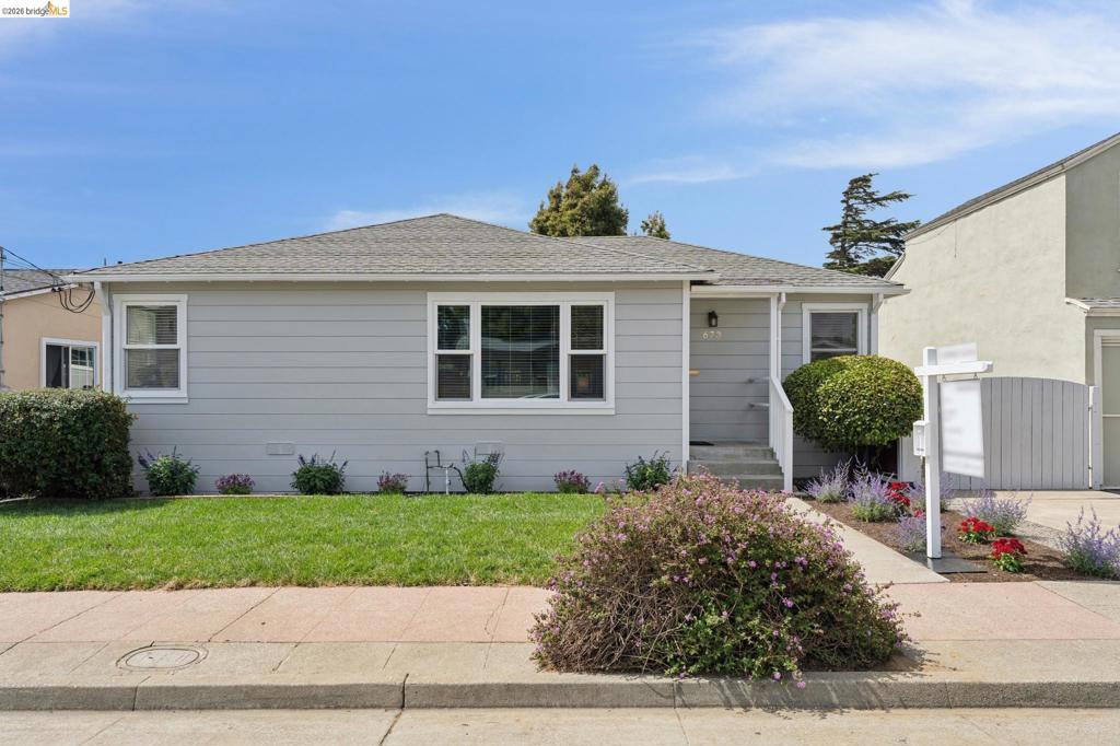 673 39th St Property Photo 1
