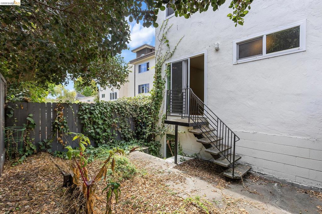 2425 Grant St Property Photo 11
