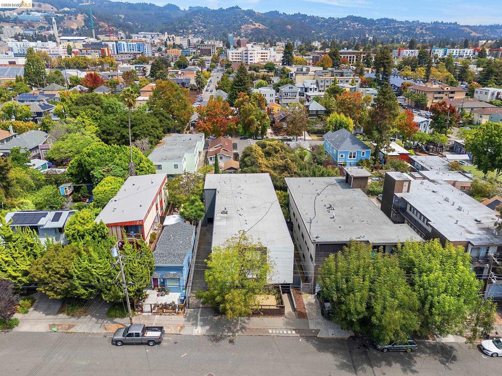 2425 Grant St Property Photo 12