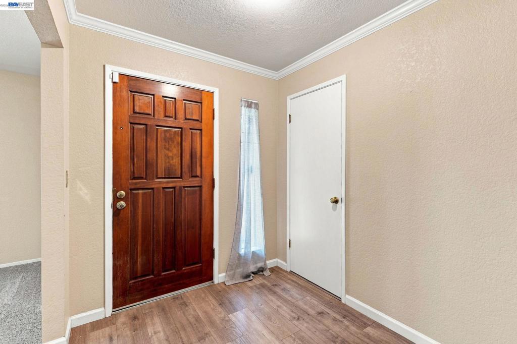2870 Smoke Tree Cir Property Photo 6
