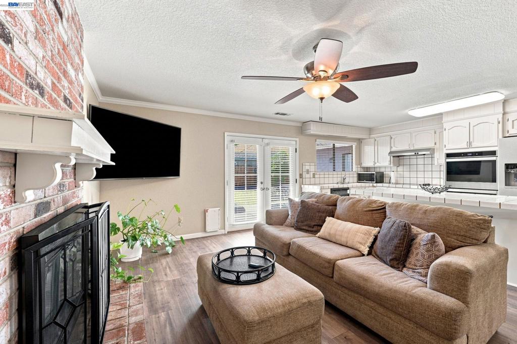 2870 Smoke Tree Cir Property Photo 8