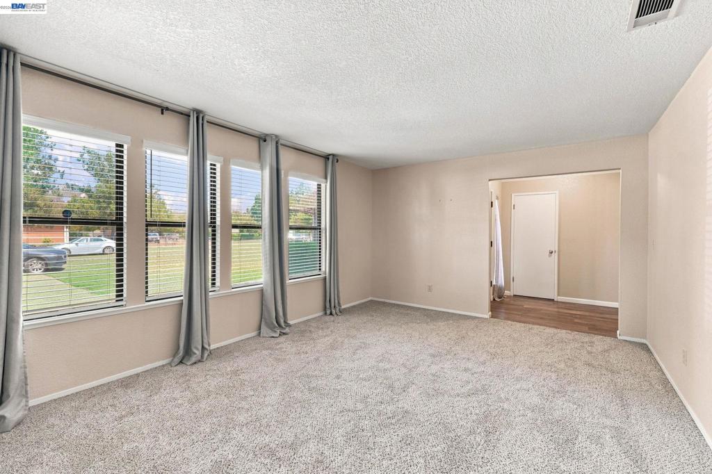 2870 Smoke Tree Cir Property Photo 14