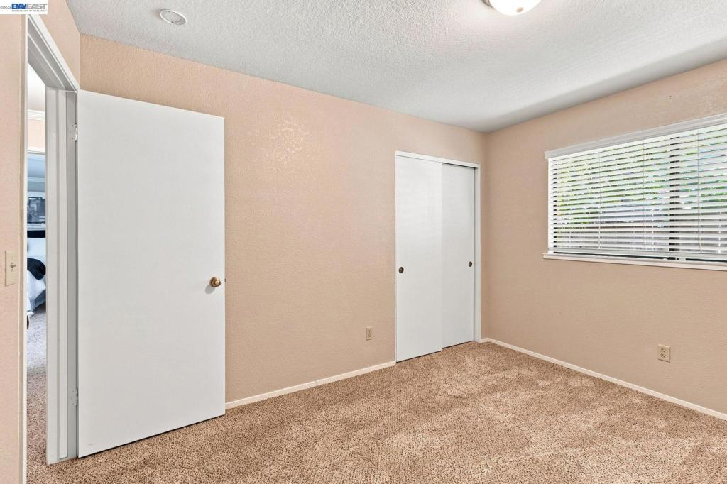 2870 Smoke Tree Cir Property Photo 18