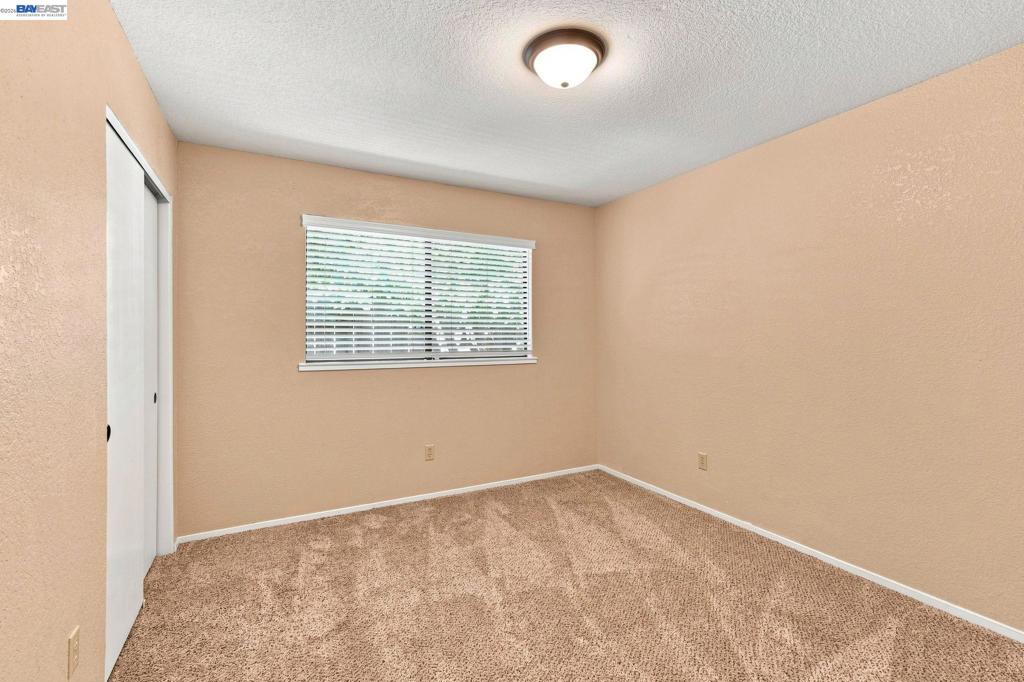 2870 Smoke Tree Cir Property Photo 19