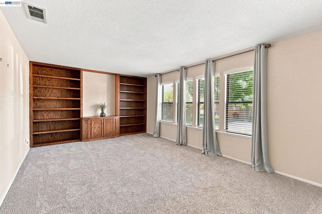 2870 Smoke Tree Cir Property Photo 35