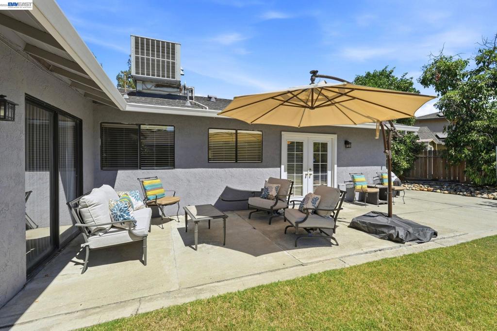 2870 Smoke Tree Cir Property Photo 39