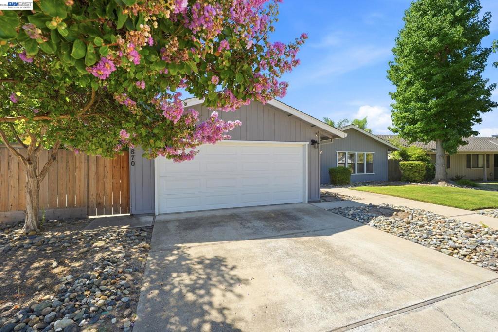 2870 Smoke Tree Cir Property Photo 53
