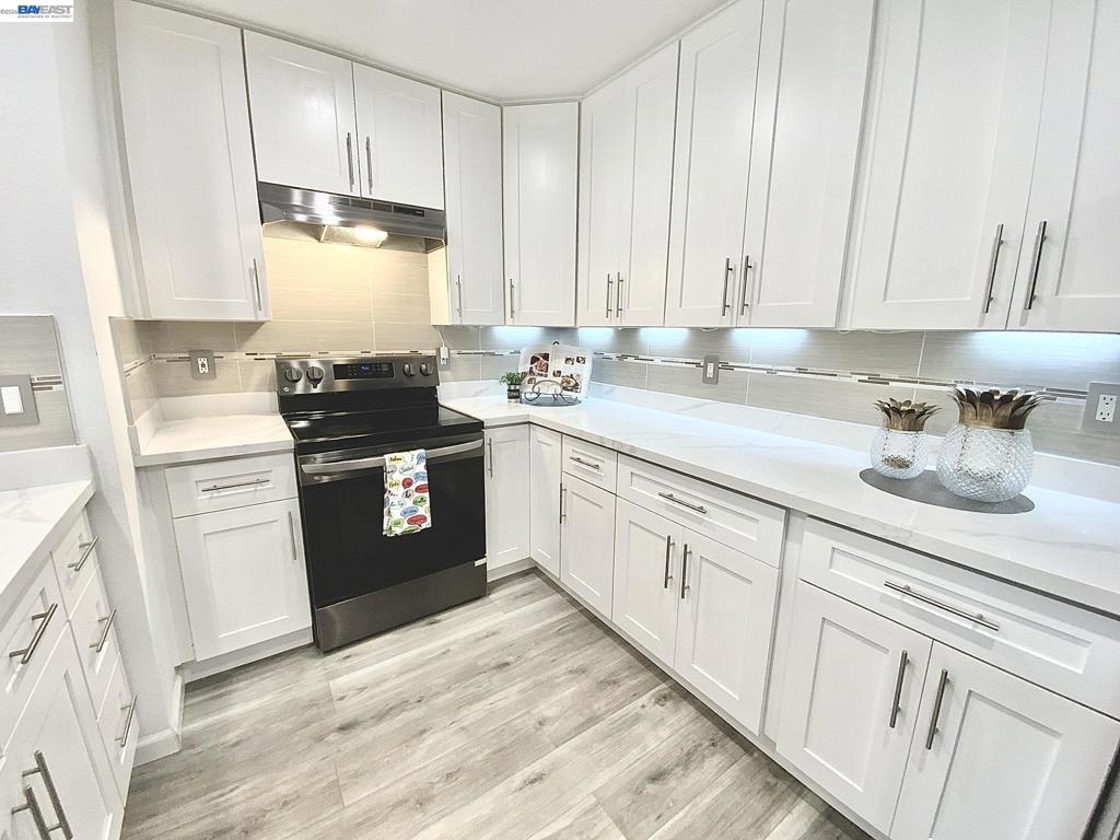 277 Hackamore Cmn Property Photo 4