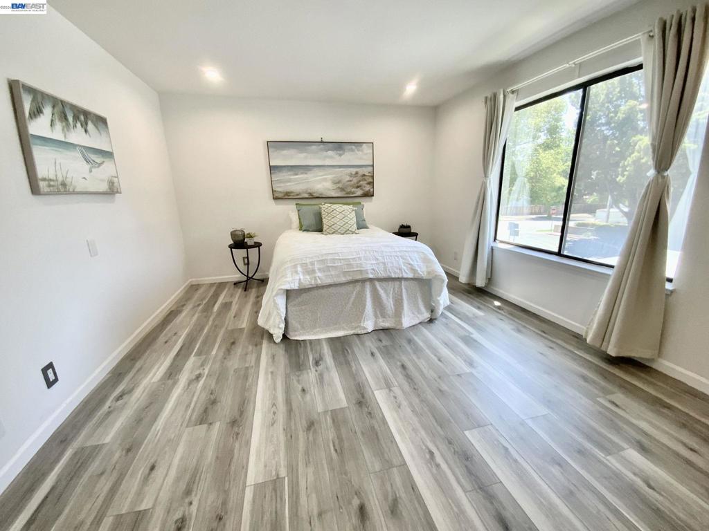 277 Hackamore Cmn Property Photo 5