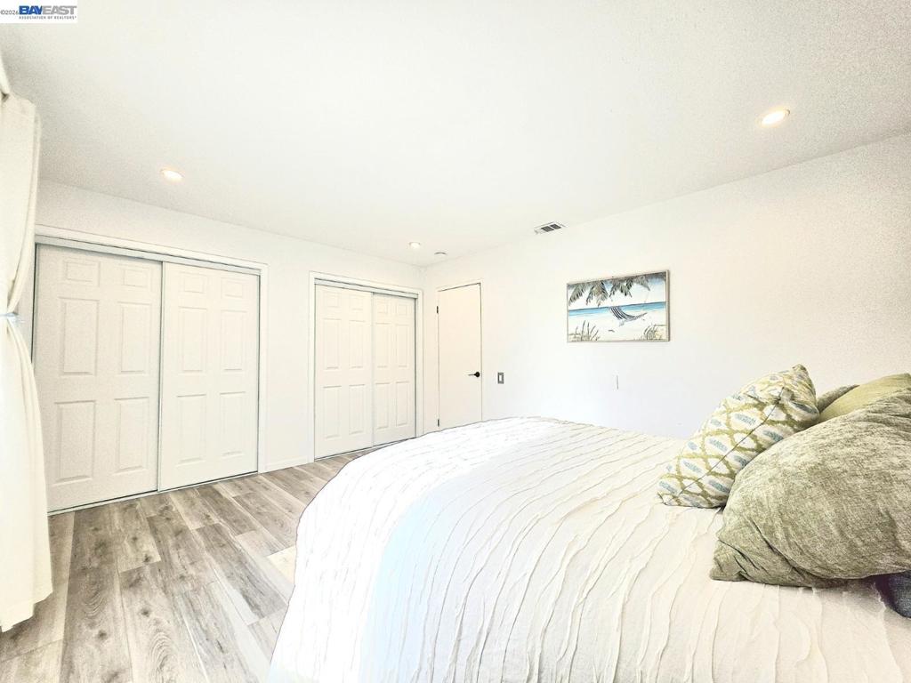 277 Hackamore Cmn Property Photo 8