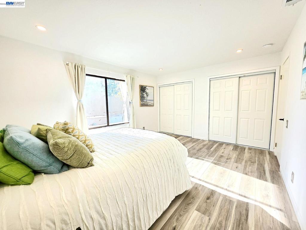 277 Hackamore Cmn Property Photo 9