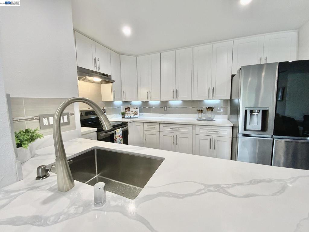 277 Hackamore Cmn Property Photo 17
