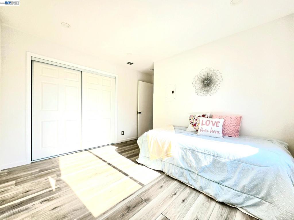 277 Hackamore Cmn Property Photo 19