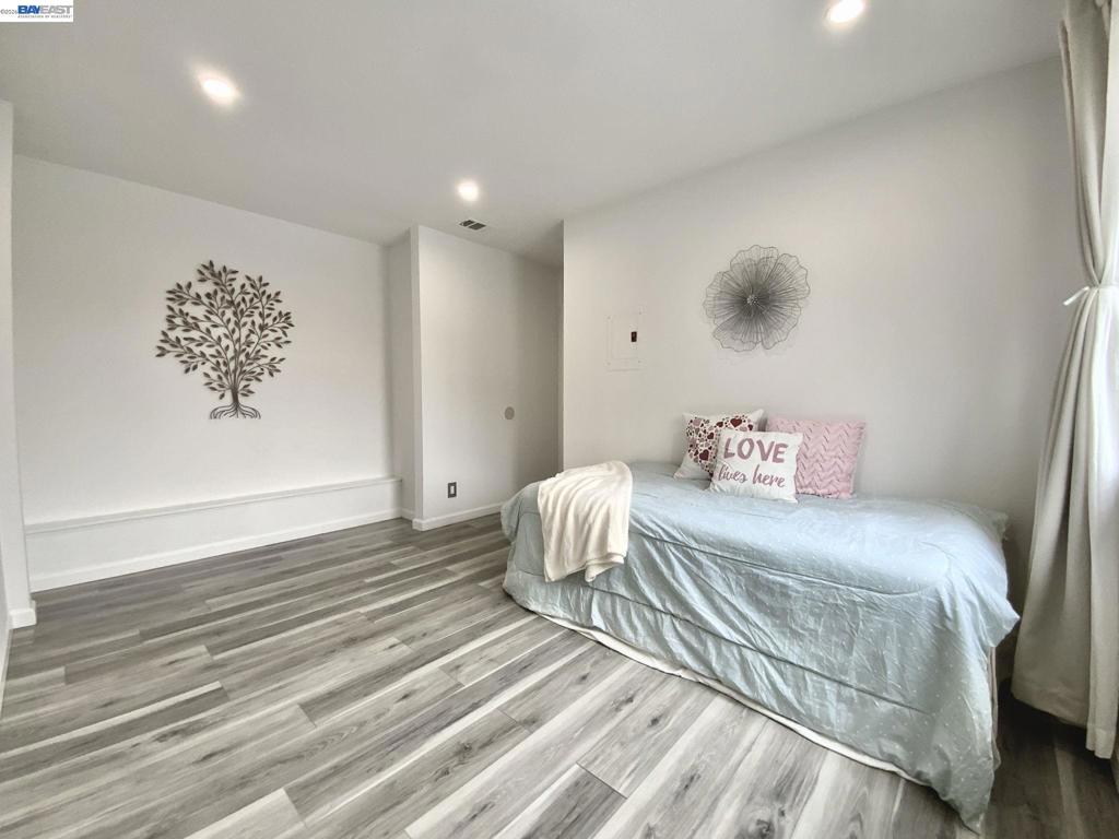 277 Hackamore Cmn Property Photo 20